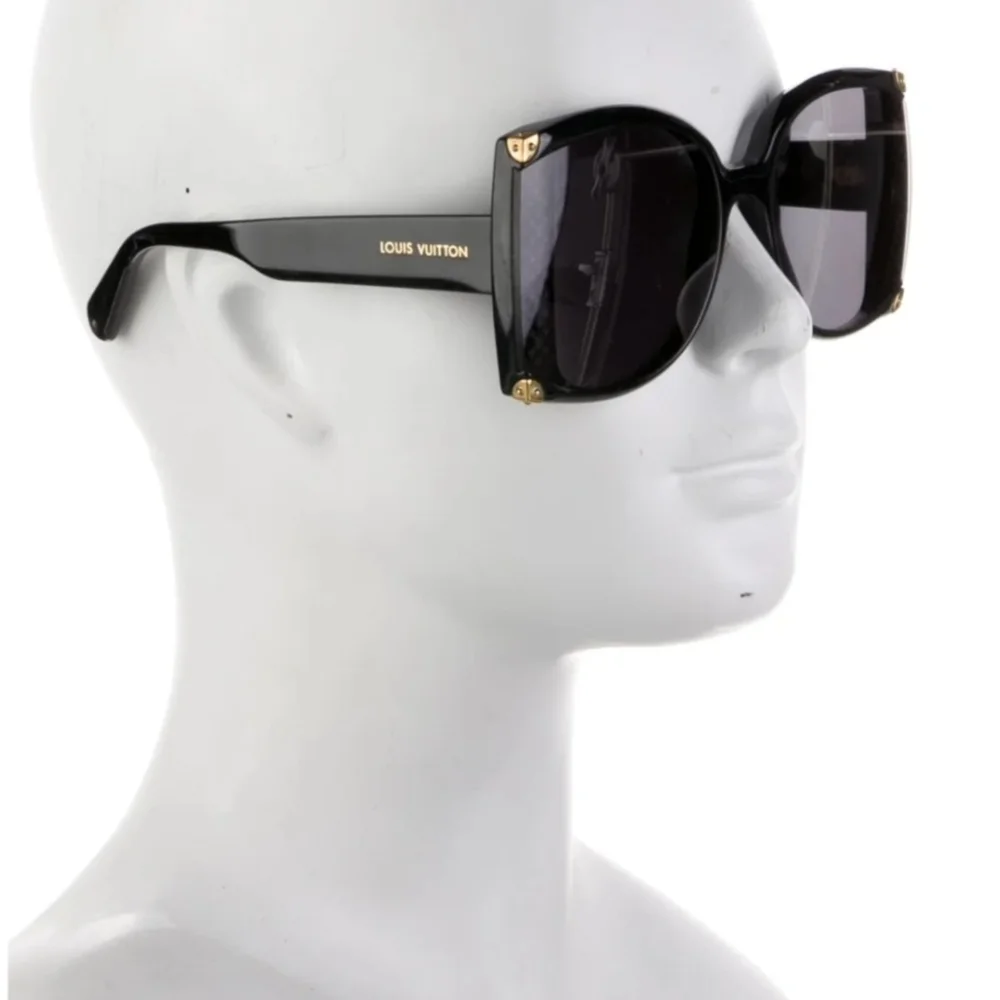 Louis Vuitton Elegant Black Sunglasses - Picture 4 of 6